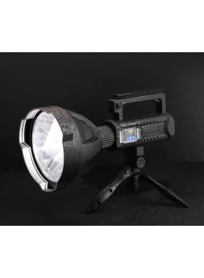 مصباح يدوي LED قابل لإعادة الشحن مع حامل ثلاثي القوائم - كشاف يدوي فائق السطوع بقوة 10000 لومن - 4 أوضاع إضاءة ومصباح تكتيكي مقاوم للماء بمعيار IPX44 - مصباح عمل محمول مزود بمؤشر طاقة للتخييم والمشي لمسافات طويلة وصيد الأسماك - Image 4